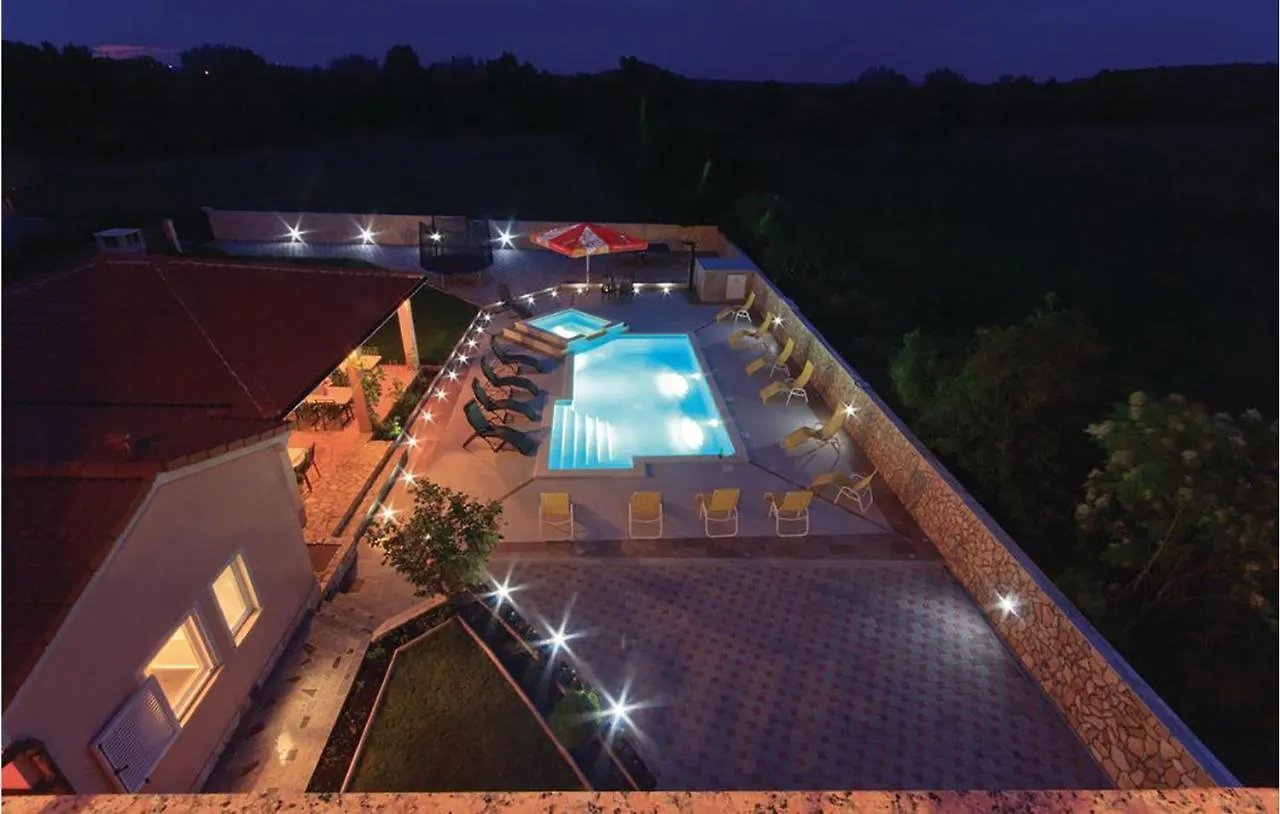 8 Bedroom Lovely Home In Pula Chorvatsko