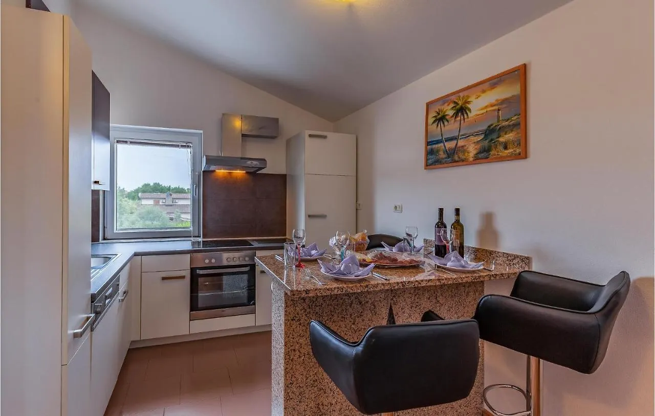 8 Bedroom Lovely Home In Pula 0*,