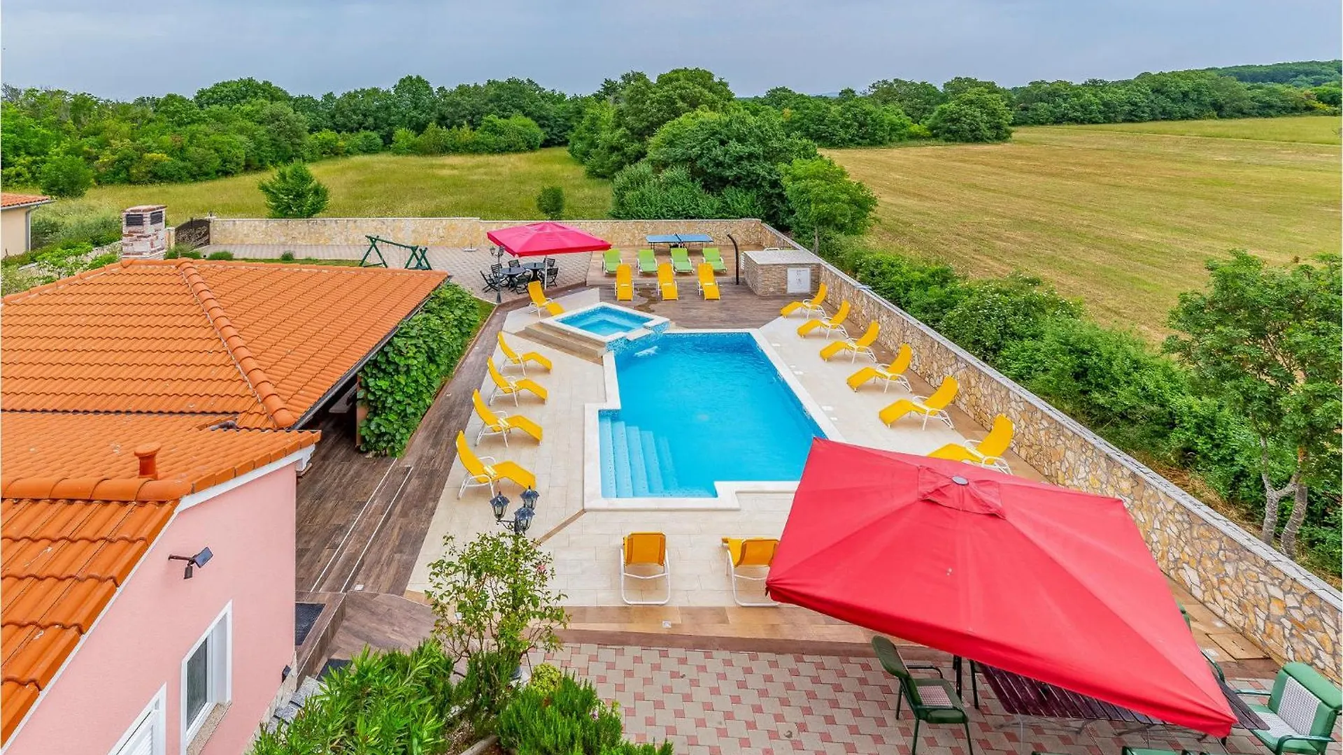 8 Bedroom Lovely Home In Pula