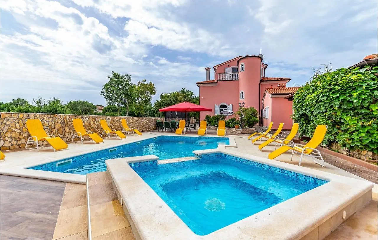 8 Bedroom Lovely Home In Pula 0*,