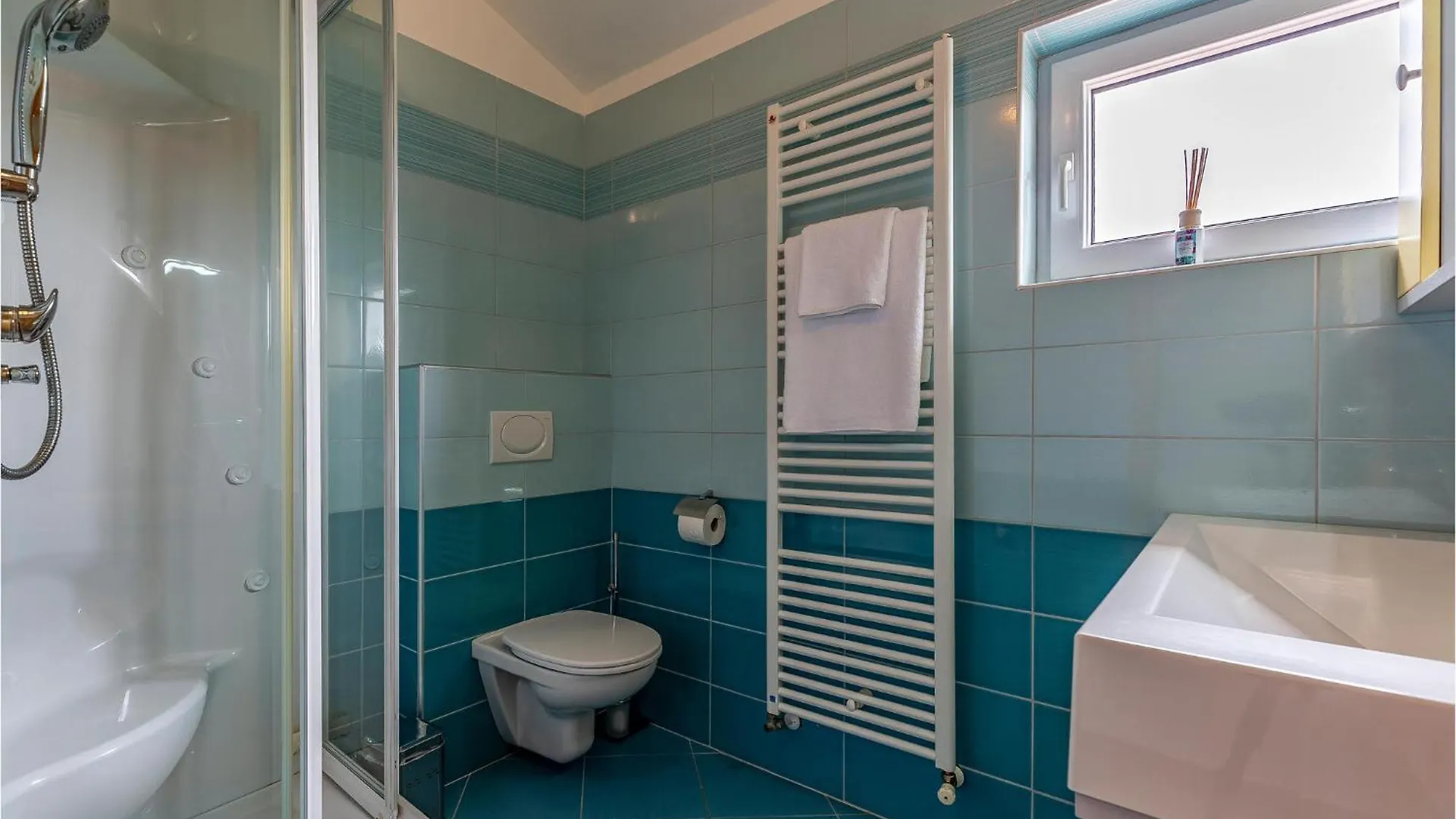 Holiday home 8 Bedroom Lovely Home In Pula