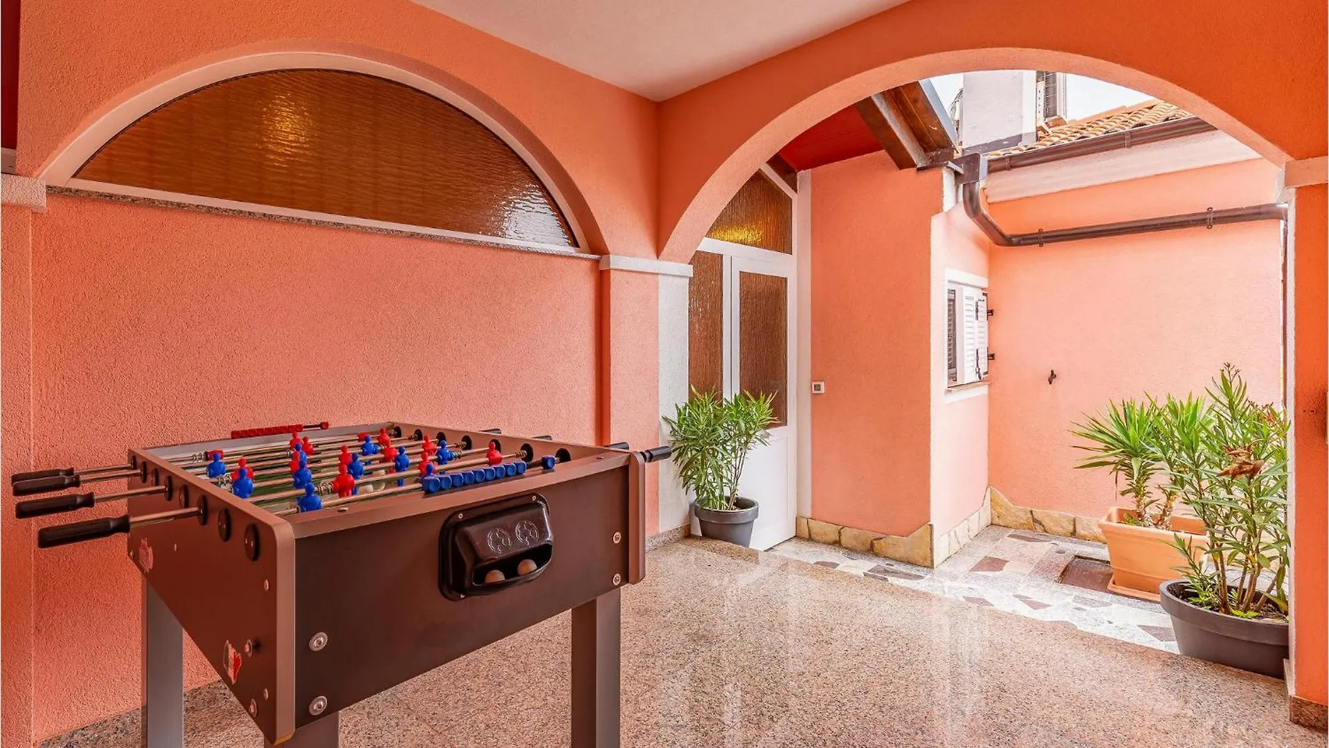 8 Bedroom Lovely Home In Pula