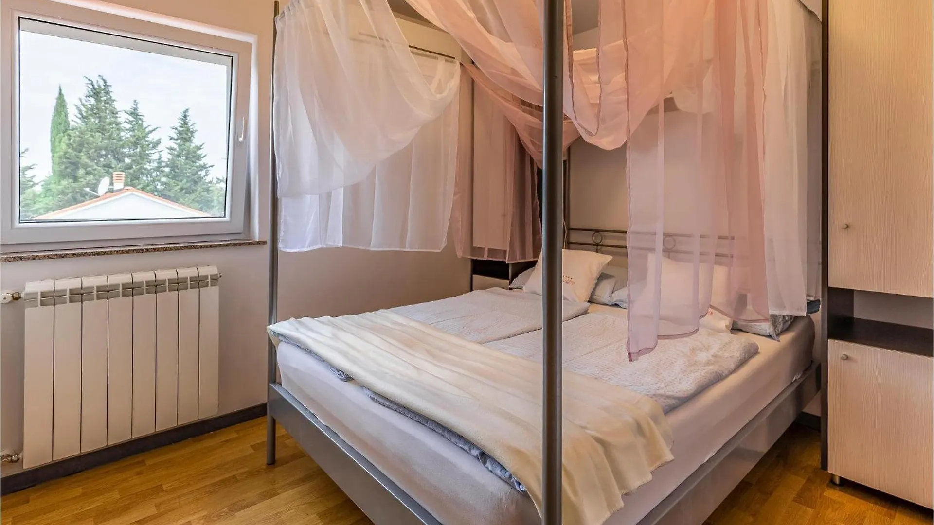 8 Bedroom Lovely Home In Pula Holiday home