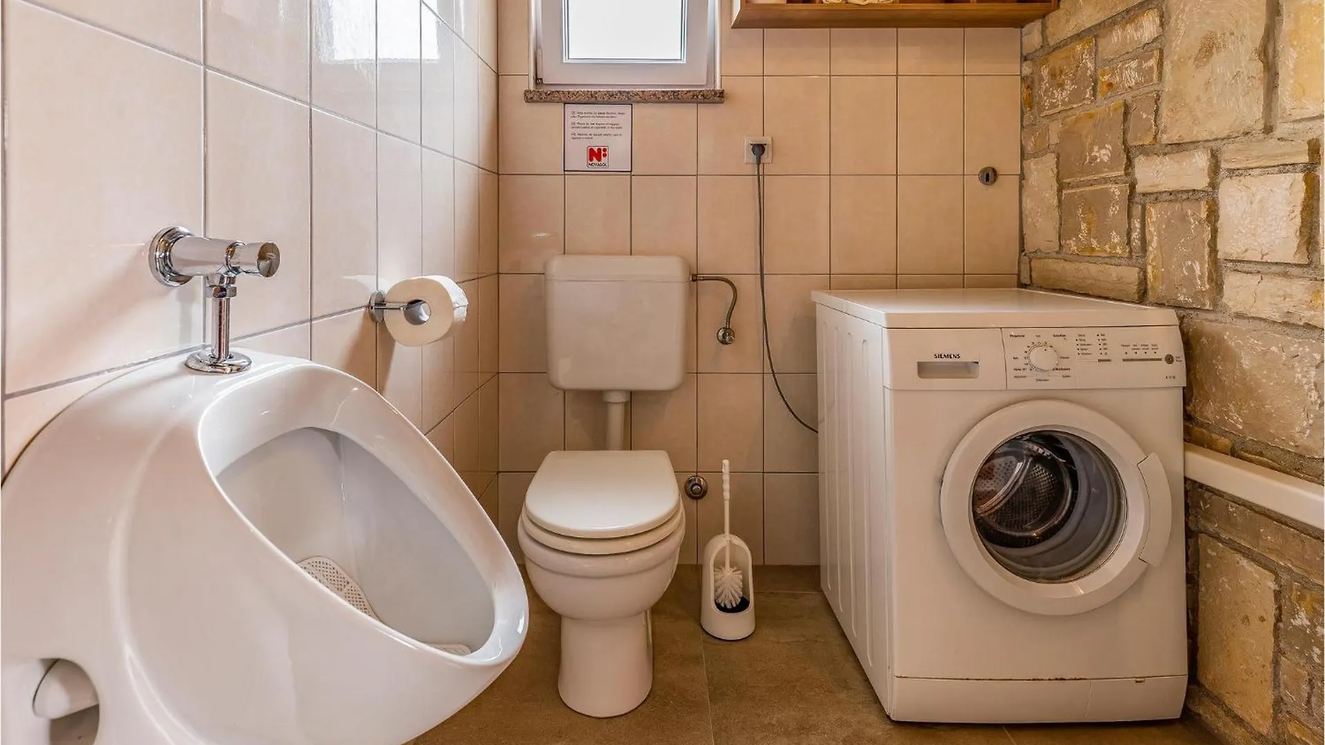 Holiday home 8 Bedroom Lovely Home In Pula