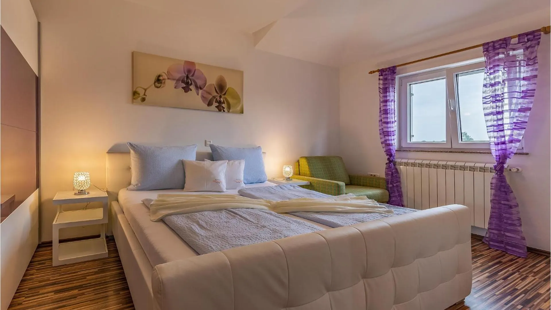 8 Bedroom Lovely Home In Pula