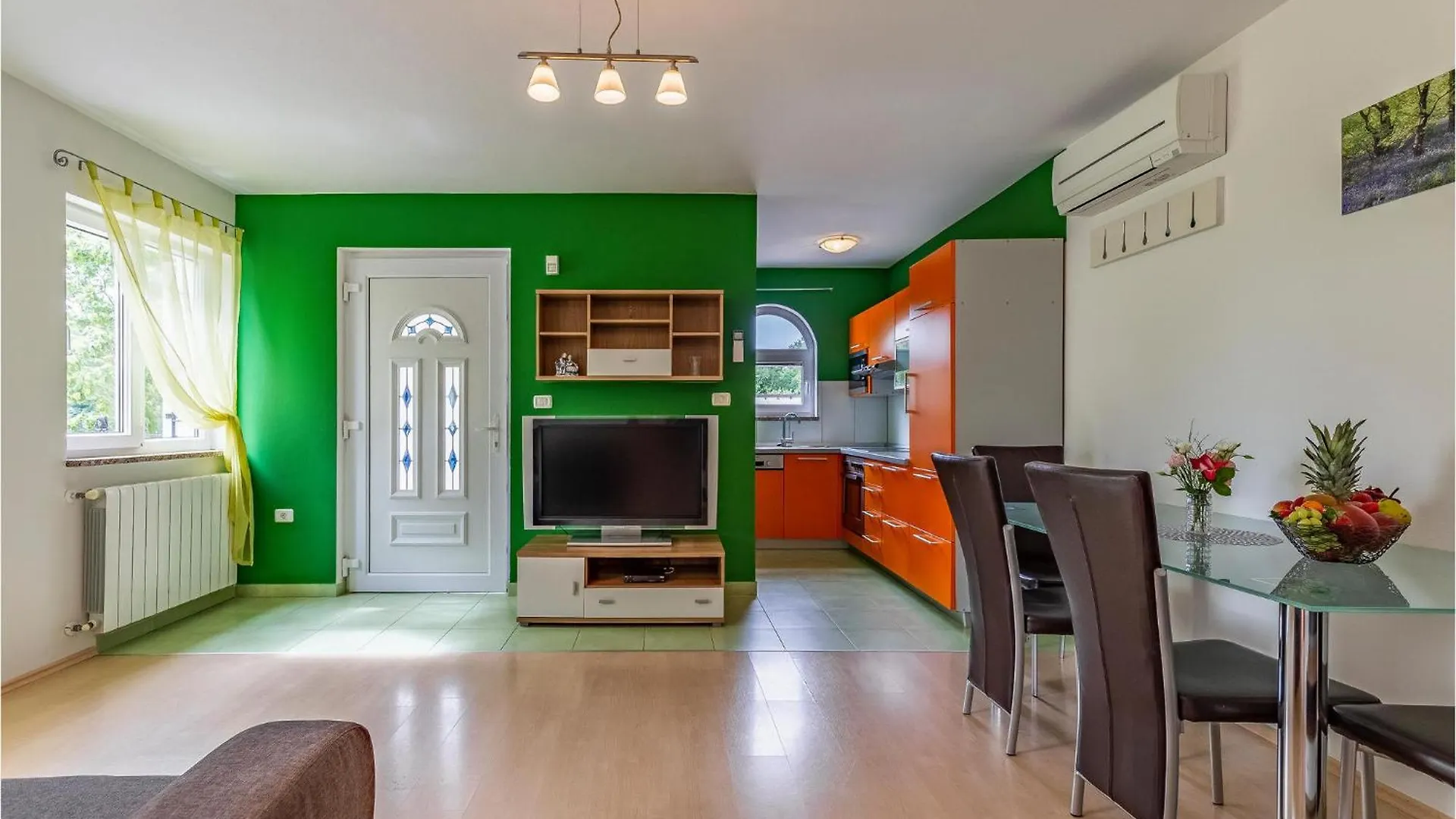 Holiday home 8 Bedroom Lovely Home In Pula