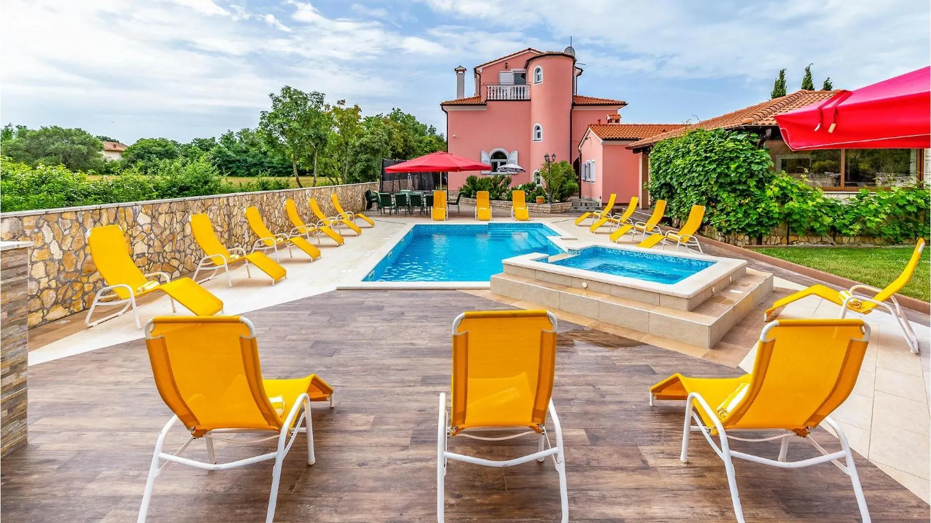 Holiday home 8 Bedroom Lovely Home In Pula